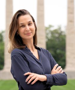 Sarah Arrigada standing in front of the Mizzou Columns